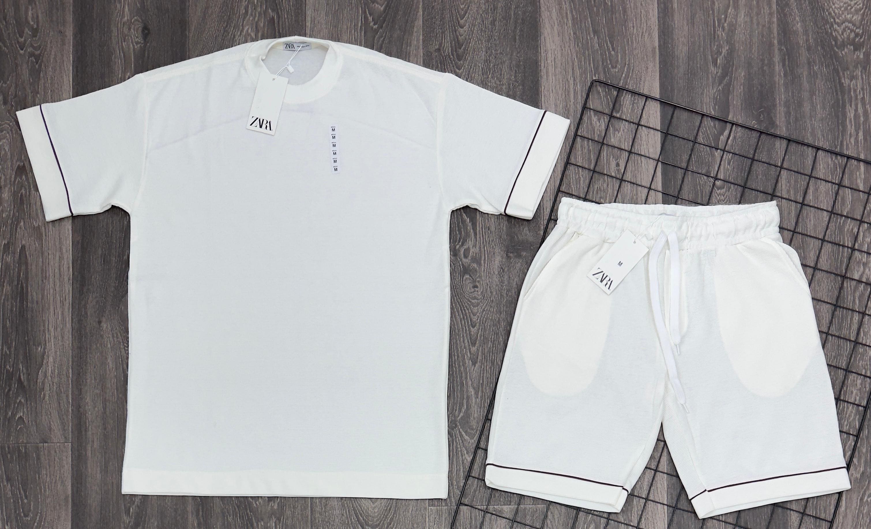 Conjunto de Camiseta e Shorts