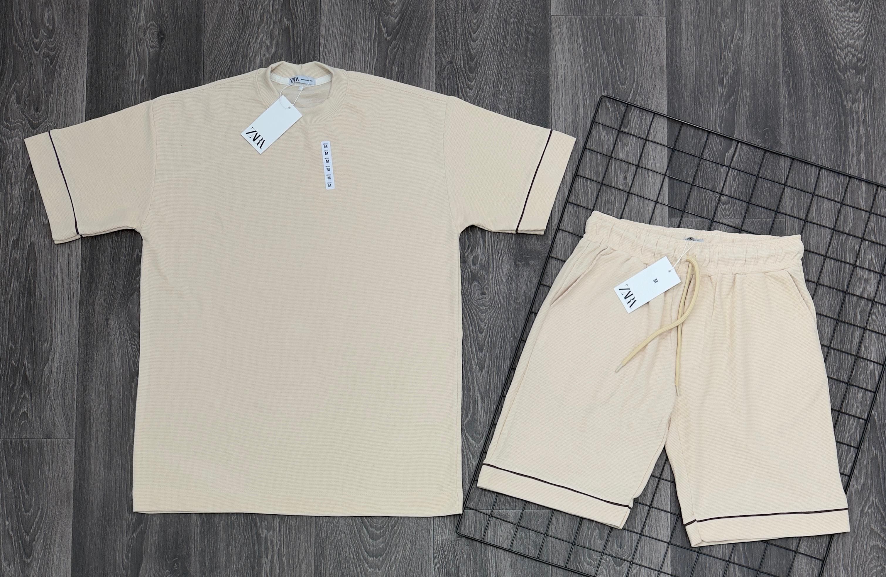 Conjunto de Camiseta e Shorts