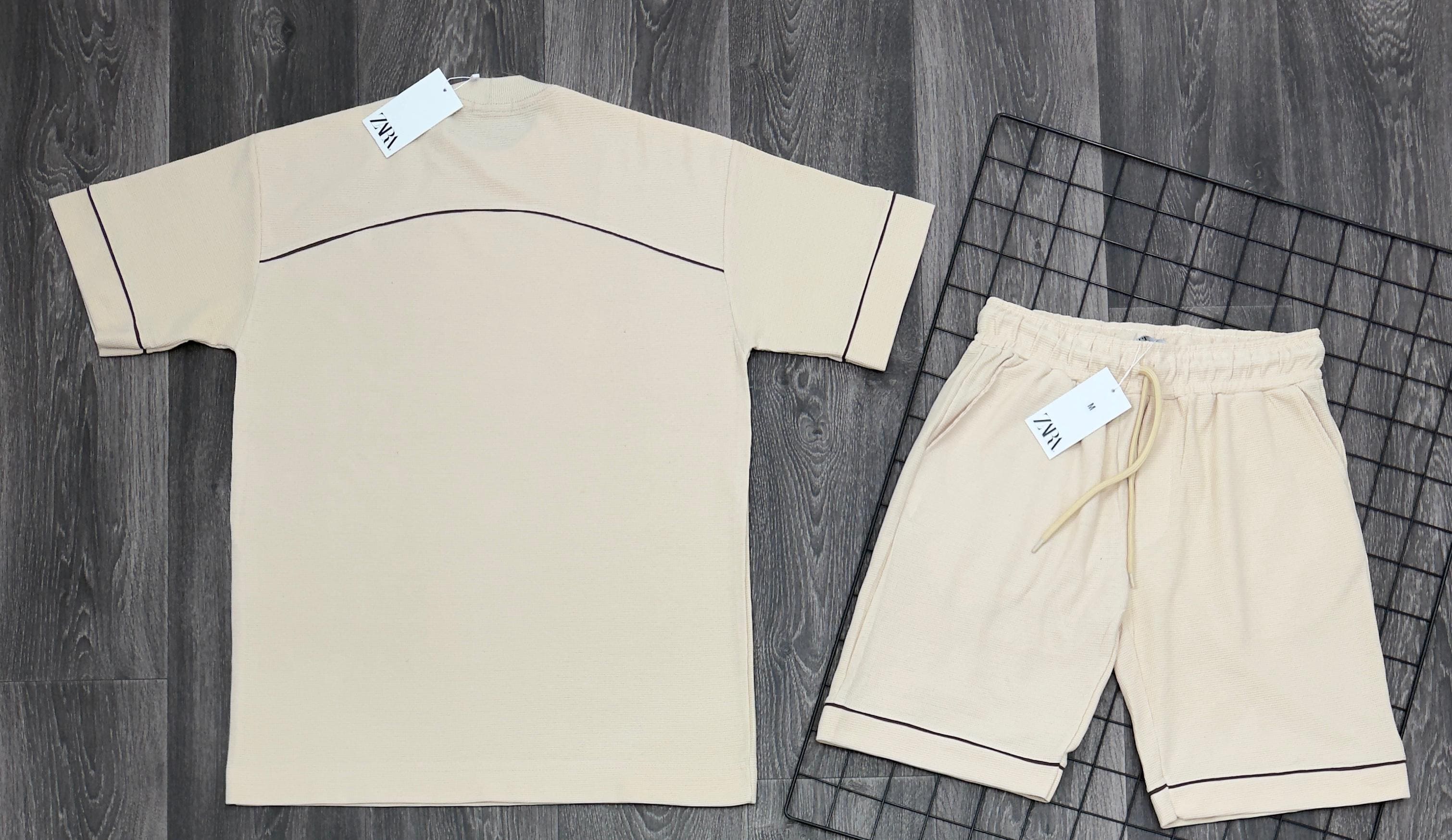 Conjunto de Camiseta e Shorts