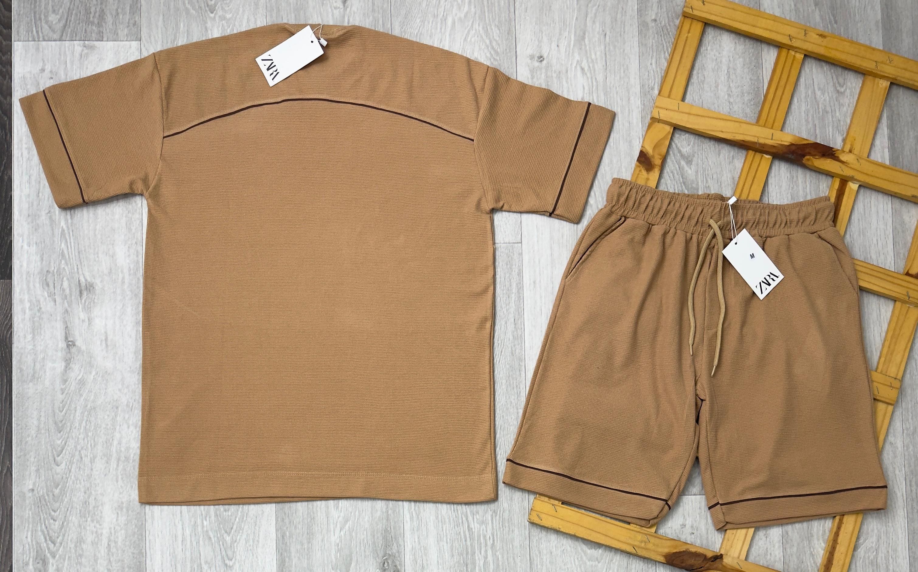 Conjunto de Camiseta e Shorts